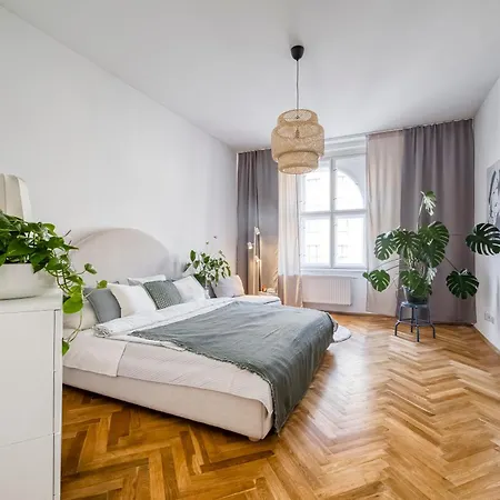 Luxury Old Town شقة *