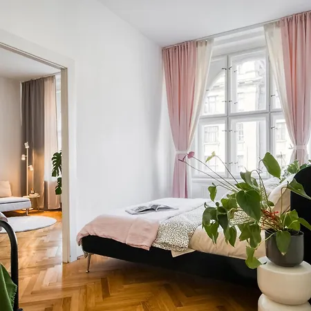Luxury Old Town Apartment